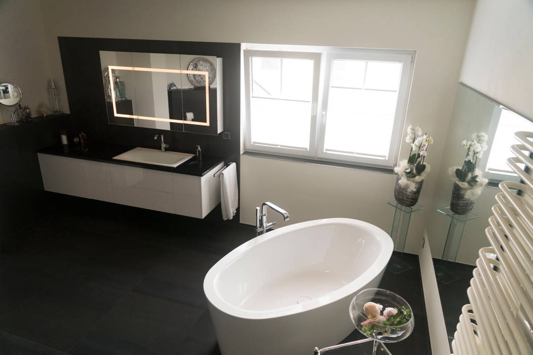 Kundenbad in Lebach, BOOR Bäder, Fliesen, Sanitär BOOR Bäder, Fliesen, Sanitär Modern style bathrooms Tiles