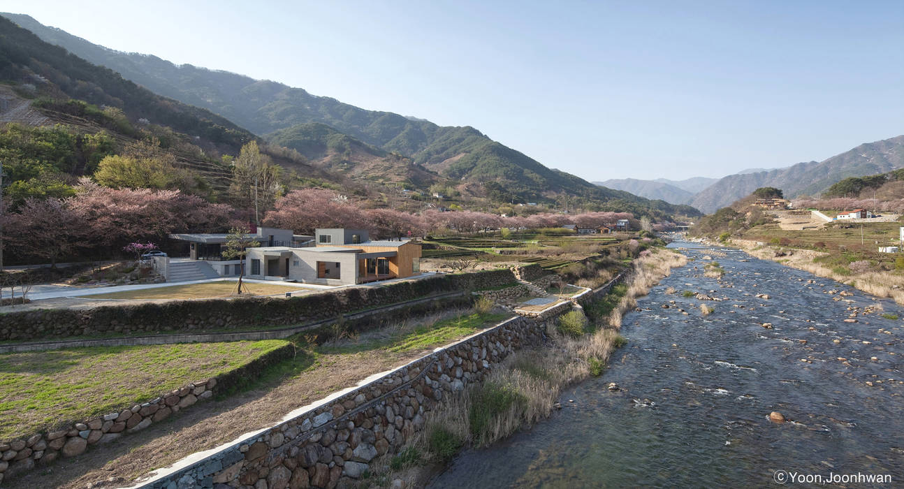 ​하동 두 마당집+정금다리카페 , 이한건축사사무소 이한건축사사무소 모던스타일 주택