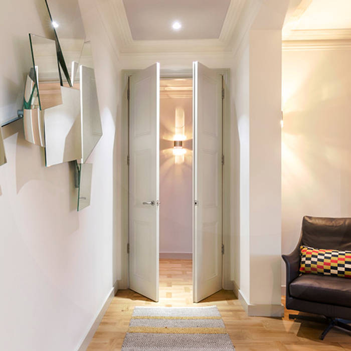 Living area lobby Studio 29 Architects ltd Modern living room Solid Wood Multicolored wall mirror,parquet floor,tall doors,tuttoparquet,flexform