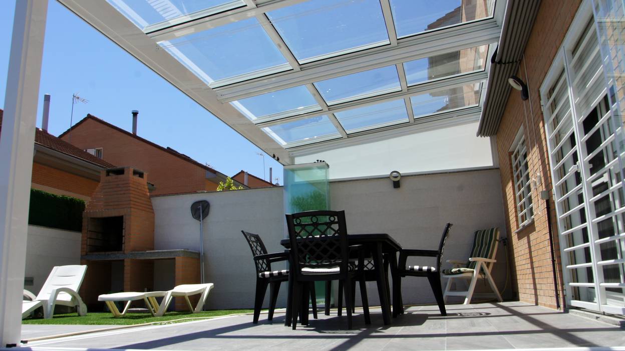 homify Balcones y terrazas de estilo moderno techo móvil,cerramientos madrid