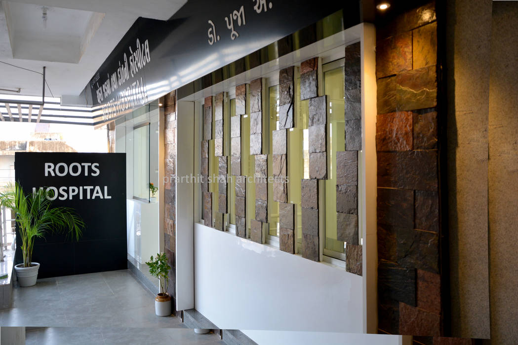 Dental Clinic Entrance Design prarthit shah architects Modern corridor, hallway & stairs