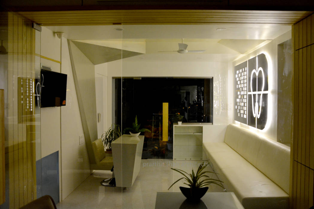 Dental Office Reception Interior Design prarthit shah architects Modern study/office