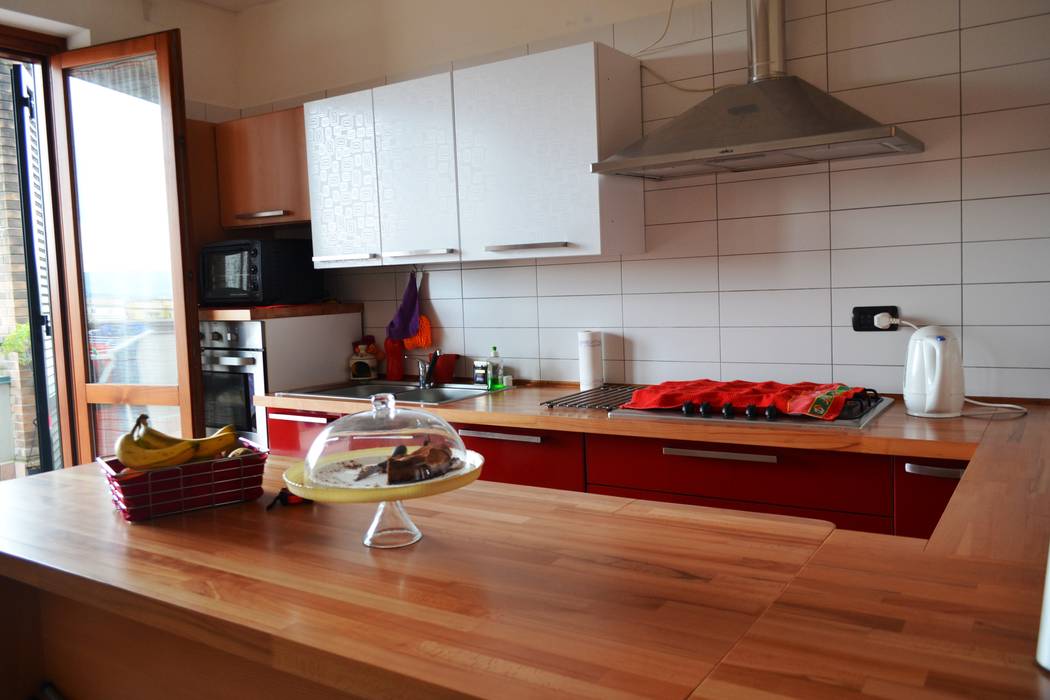 Rinnovare la cucina senza cambiarla., T.A. arredo_arredamento su misura T.A. arredo_arredamento su misura Cocinas de estilo minimalista Madera maciza Multicolor