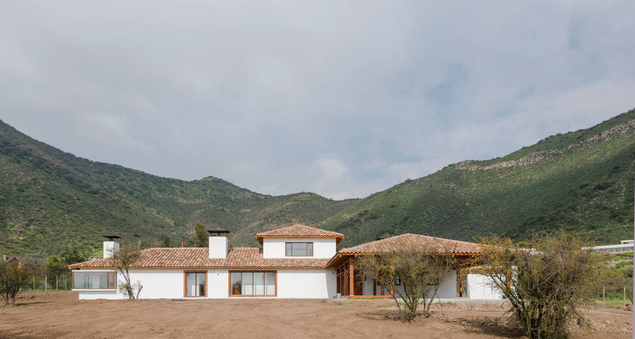 Casa Los Morros, Grupo E Arquitectura y construcción Grupo E Arquitectura y construcción Casas de estilo colonial