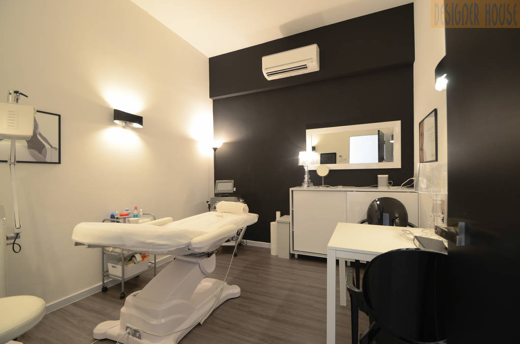 Commercial Project: ESTHECLINIC SINGAPORE (Joo Chiat), Designer House Designer House Вбиральня