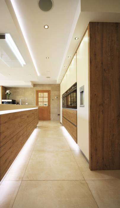 Wickham Bishops, Witham Kitchencraft Cozinhas modernas kitchen,kitchen island,kitchen design,kitchen lighting,kitchen appliances,kitchen floor,open plan,modern,kitchen cabinet,kitchen doors,appliances