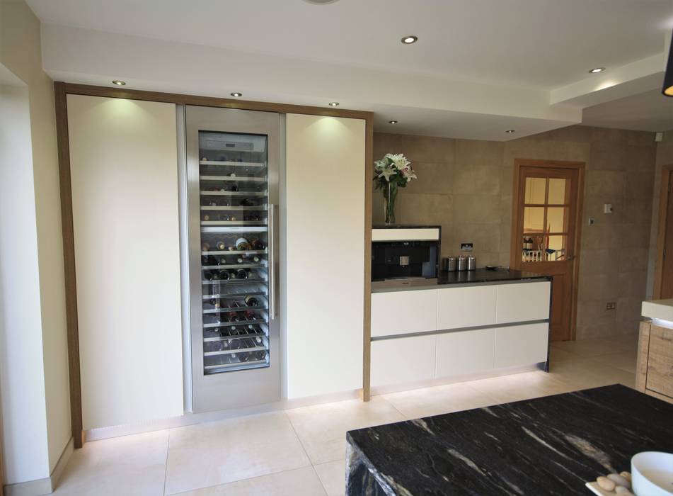 Wickham Bishops, Witham Kitchencraft Modern kitchen kitchen,kitchen floor,kitchen cabinet,kitchen lighting,kitchen appliances,modern kitchen,modern,appliances,bar,drinks area