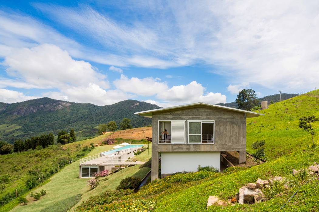 Projeto e Obra Residência Genesini -, Studio + Arquitetura e Urbanismo Studio + Arquitetura e Urbanismo Casas de estilo minimalista Concreto