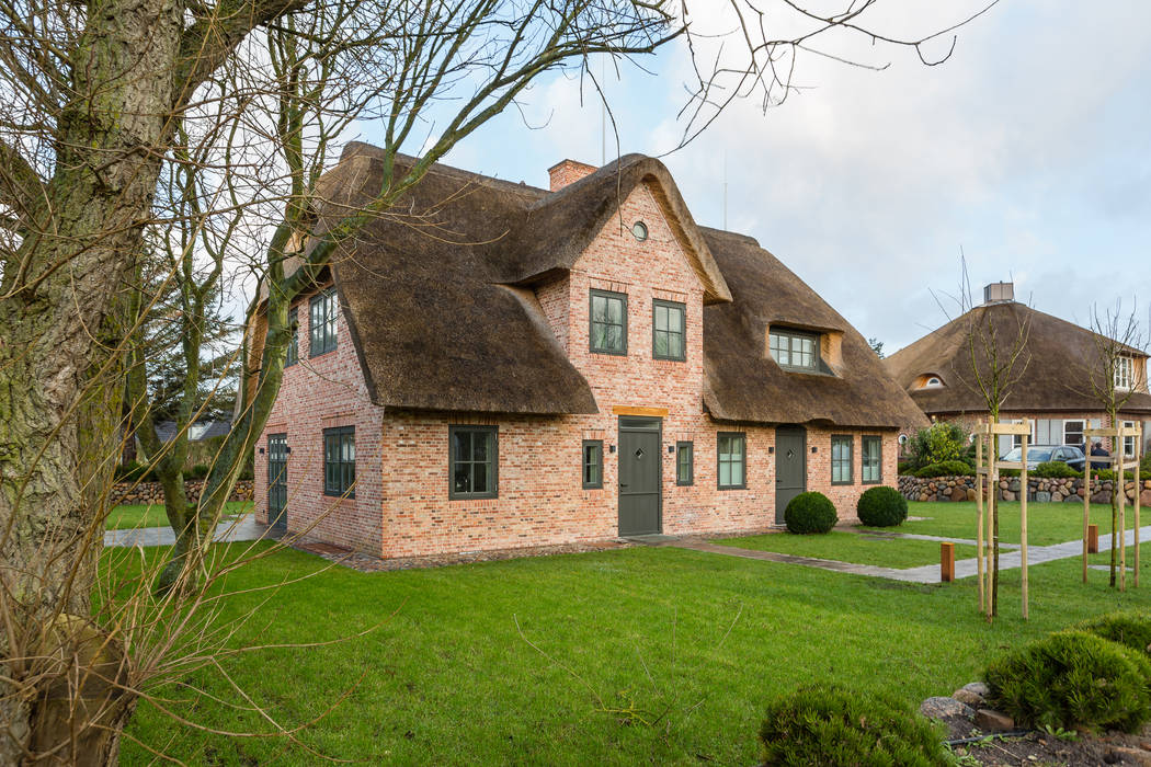 Homestaging reetdachhaus mit pool in westerland auf sylt, home staging