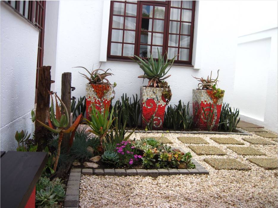 Small Garden spaces Young Landscape Design Studio Modern Garden Mosaic pots,Aloes,Cobble edging,Gravel,Small courtyard,low maintenance,waterwise,hardy