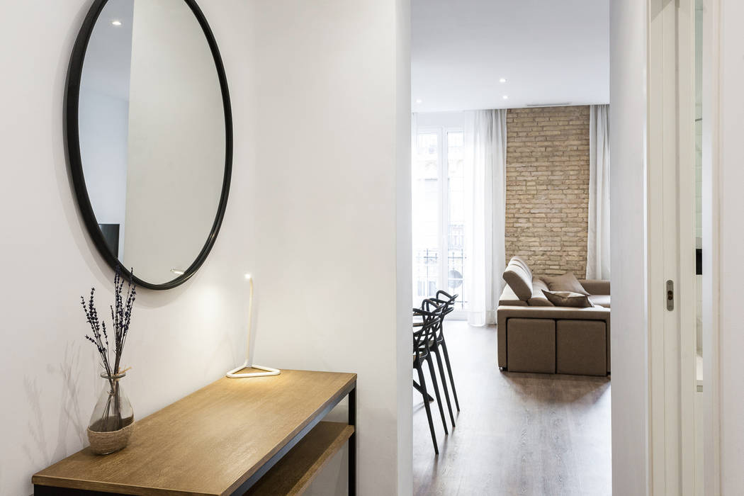 REFORMA APARTAMENTO RUZAFA, Aguilar Arquitectos Aguilar Arquitectos 인더스트리얼 복도, 현관 & 계단