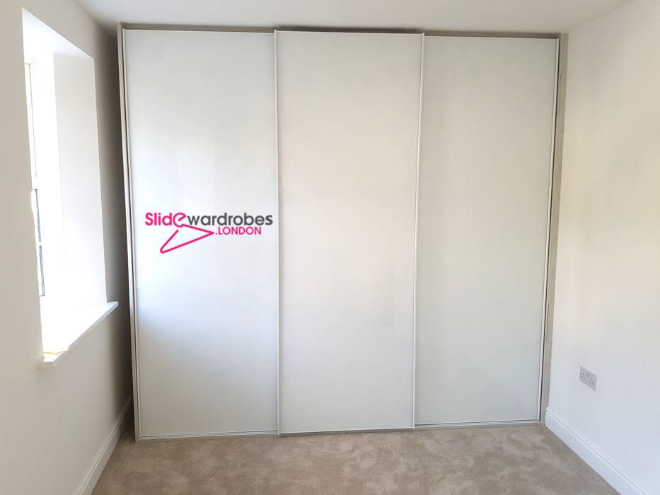 Made To Measure Wardrobe With 3 Sliding Doors Closed Door View