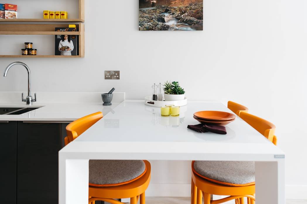 ​Dining zone with a bar table and stools Katie Malik Design Studio Moderne Esszimmer stools,dining table,bar table