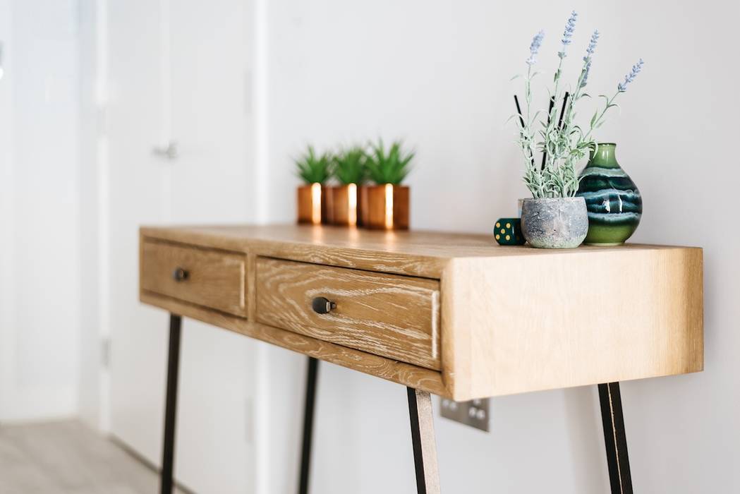 Console table Katie Malik Design Studio Modern corridor, hallway & stairs Console table