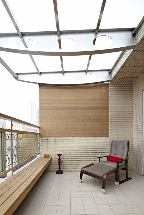 4F露台 映荷空間設計 Modern balcony, veranda & terrace