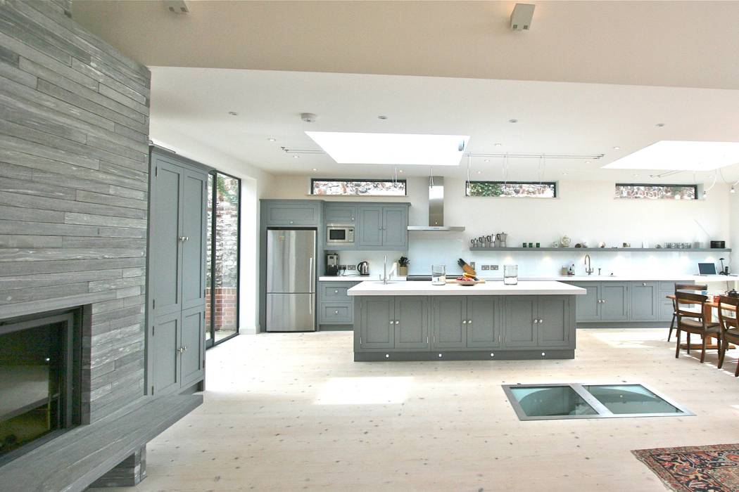 Brancaster, North Norfolk, UK Laura Gompertz Interiors Ltd Classic style kitchen grey kitchen,kitchen island,island,contemporary kitchen,white worktop,modern kitchen,wine cellar