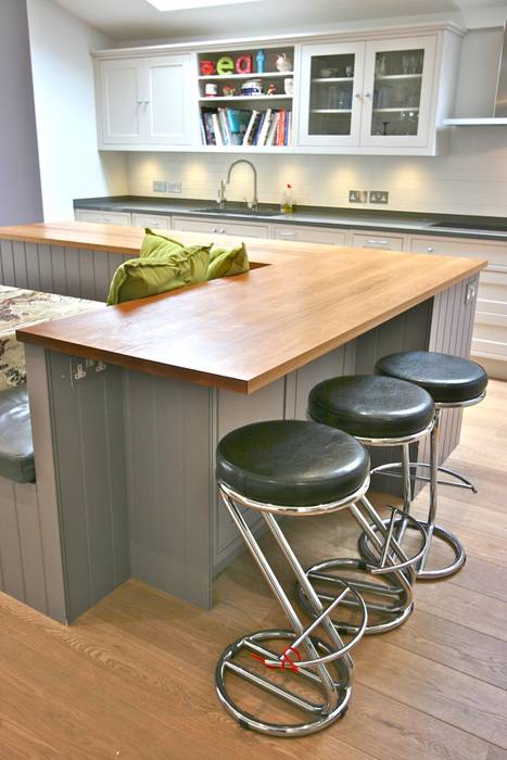 Richmond Kitchen Laura Gompertz Interiors Ltd Kitchen island,island seating,bar,barstools,wood worktop,oak worktop,large kitchen