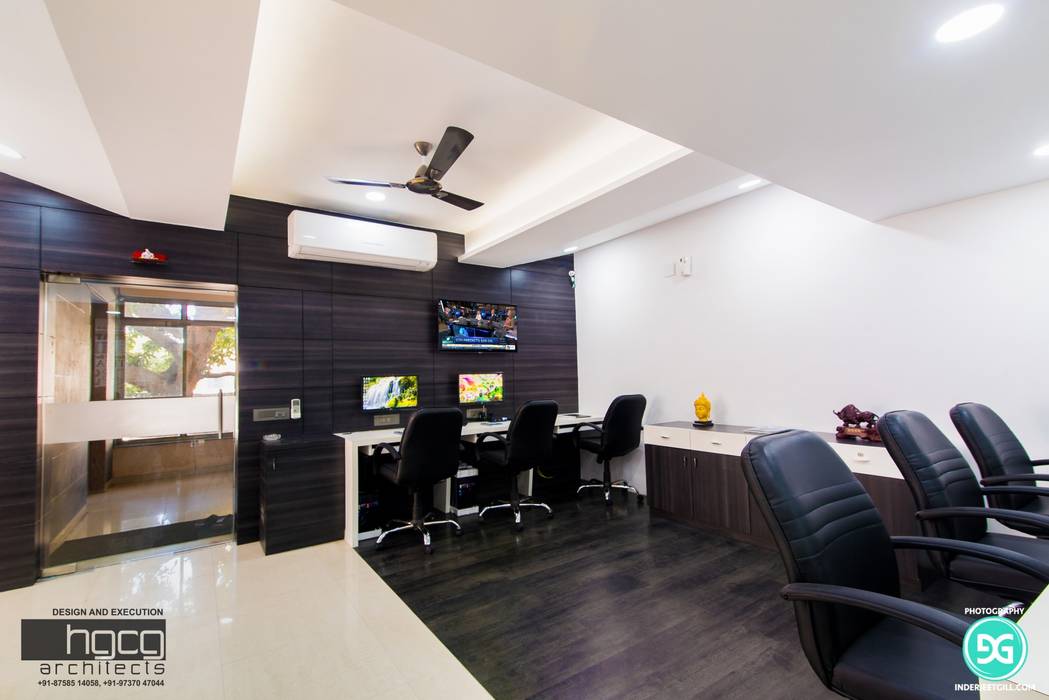 Nice Investment , Ahmedabad, HGCG Architects HGCG Architects Commercial spaces Offices & stores