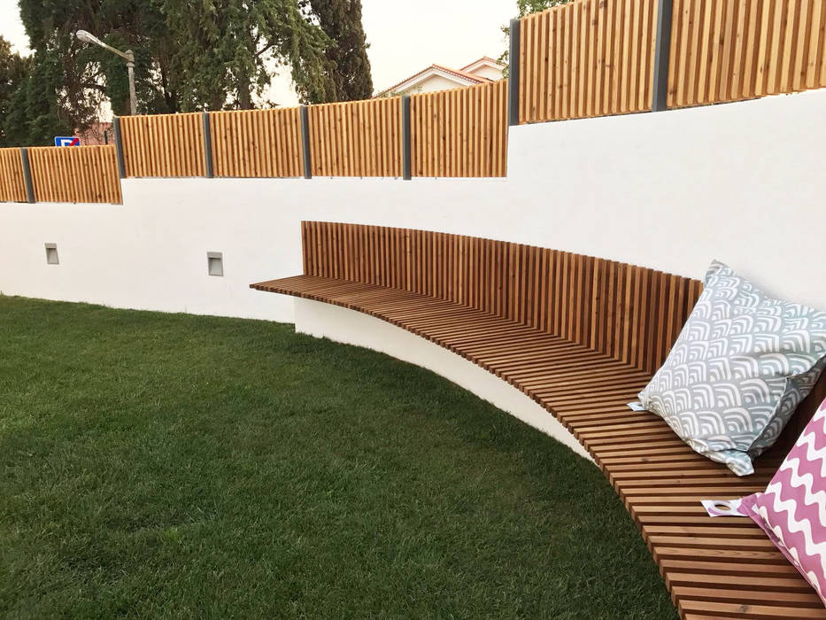 Banco em madeira para exterior mube arquitectura Jardins mediterrânicos Pérgula
