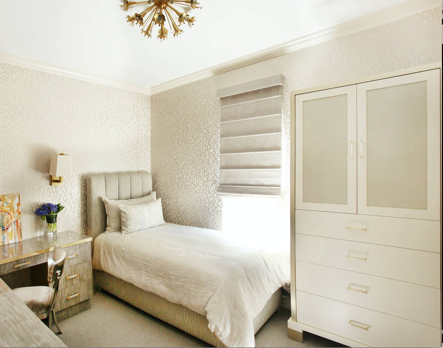 Art Collectors Residence, JKG Interiors JKG Interiors Classic style bedroom