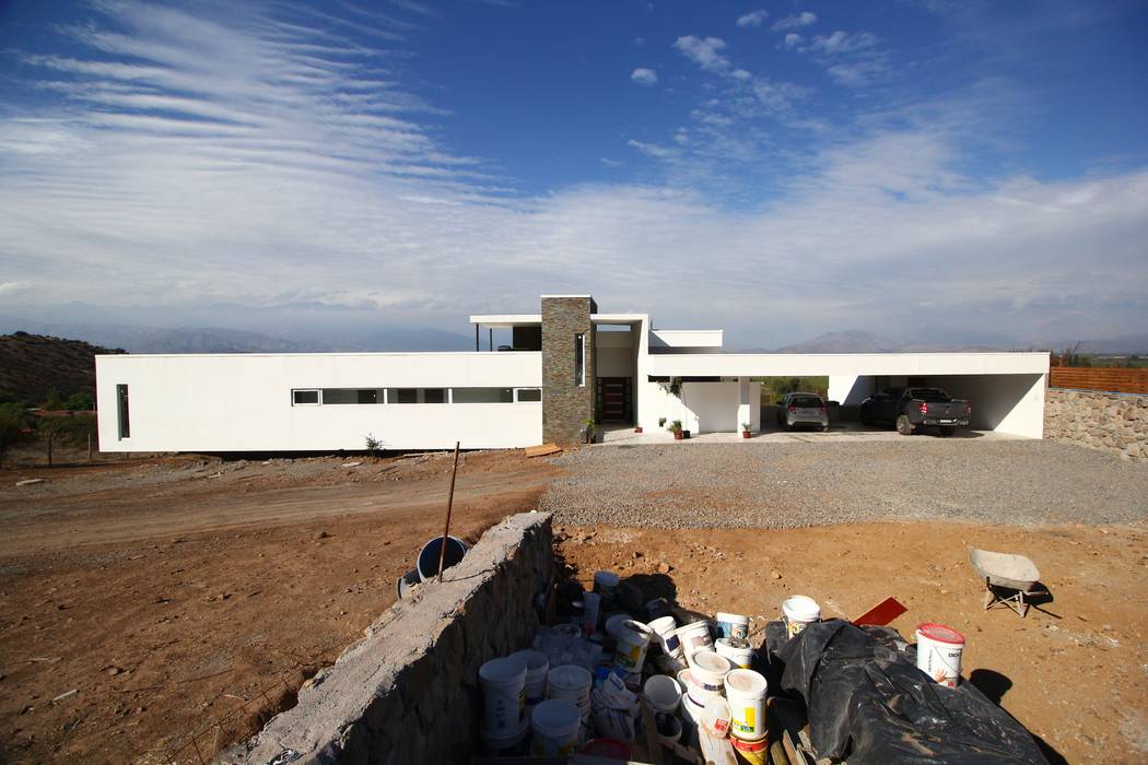 Vivienda JVL, Rinconada de Los Andes, C3proyecta C3proyecta Casas estilo moderno: ideas, arquitectura e imágenes Concreto reforzado