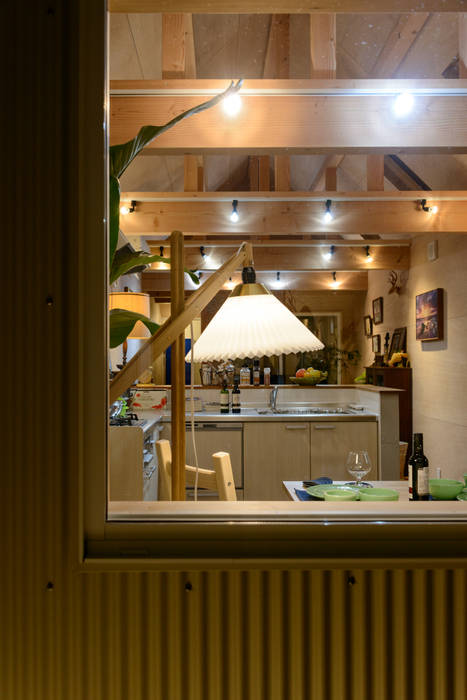 またあしたニャーの家 風景のある家.LLC インダストリアルデザインの キッチン 木 木目調 ライトコート