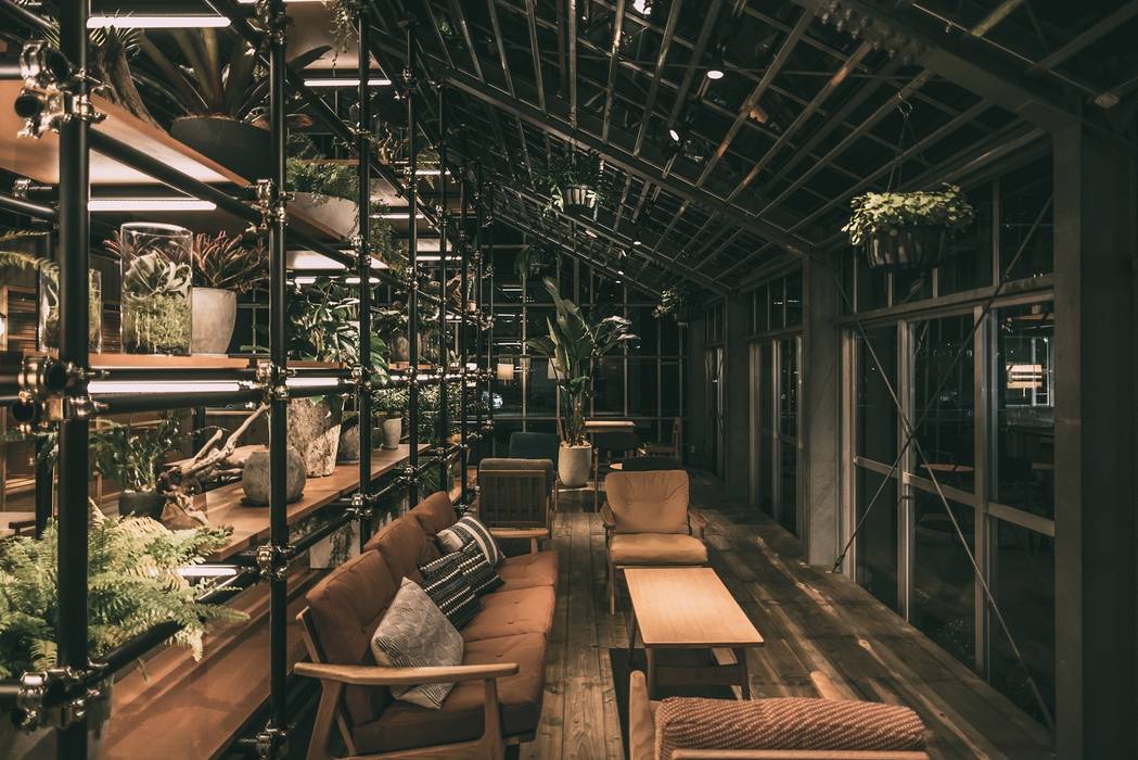カフェ 株式会社シーンデザイン建築設計事務所 インダストリアルな商業空間 Homify