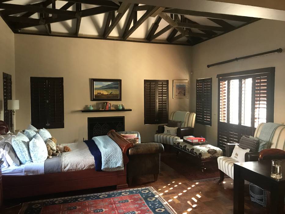 Bedroom CS DESIGN Eclectic style bedroom wood beams