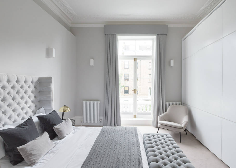 master bedroom with fitted warbrobes homify Cuartos de estilo moderno Madera Acabado en madera master bedroom,sweetpea&willow,dove grey,bespoke joinery