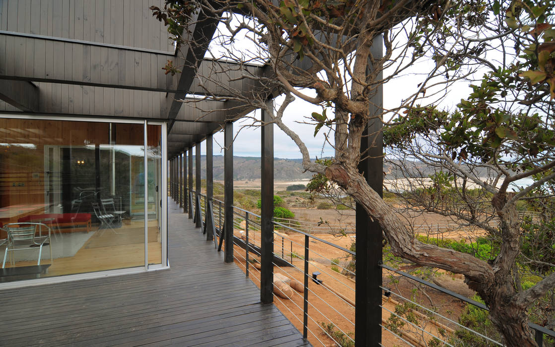 homify Balcones y terrazas mediterráneos