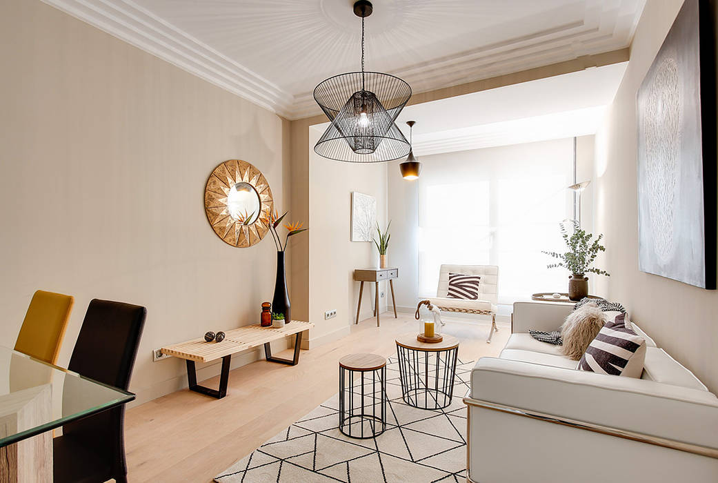 Living area Markham Stagers 모던스타일 거실 Barcelona chair,geometry,leather sofa,minimal,modern look,golden accents,mirror,white interior,urban decor