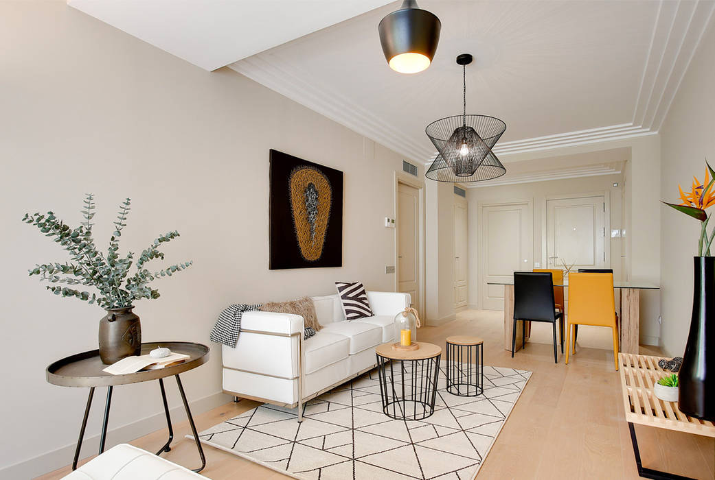 Living area Markham Stagers Ruang Keluarga Modern white leather sofa,Le Corbusier,rug,geometry,modern apartment,golden accents,black accents,minimal,urban decor,artwork