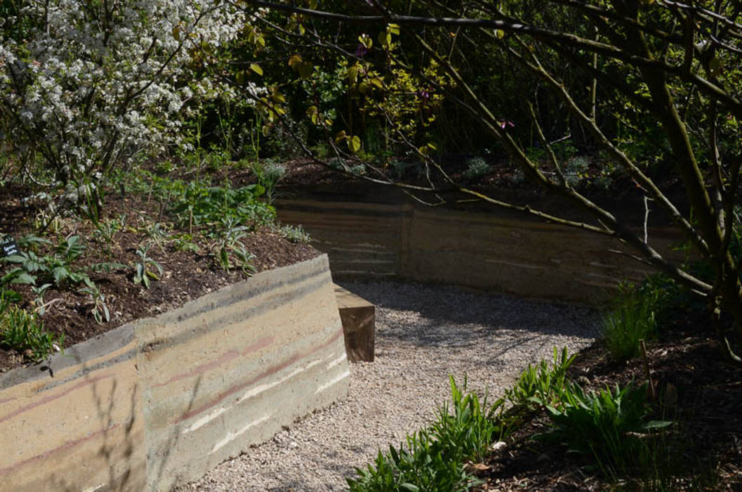 la chambre contemplative réalisée en pisé Cécile Charpentier Jardin minimaliste pisé,méditation,palympseste,sol,jardin,sauvage