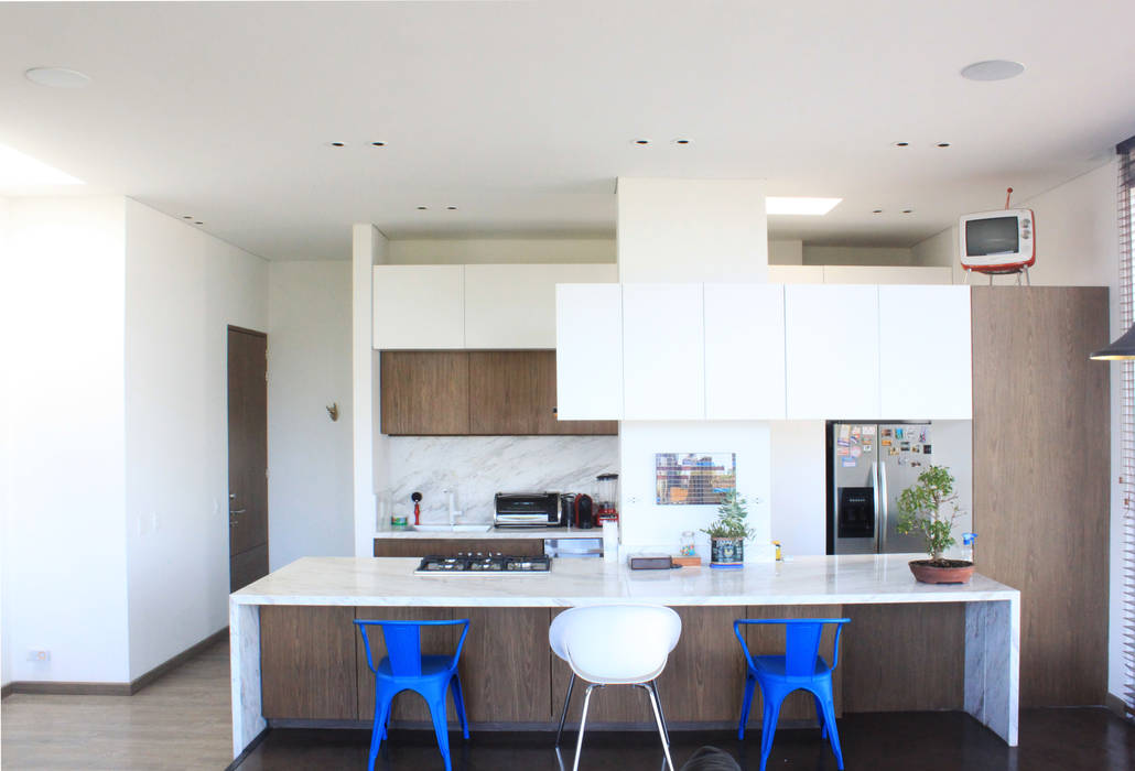 Remodelación Apartamento Echeverry, Contrafuerte Contrafuerte Cocinas de estilo minimalista