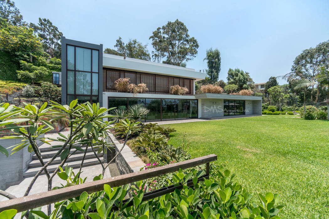 FACHADA FRONTAL DMS Arquitectas Casas modernas: Ideas, diseños y decoración casa,moderno,fachada,vegetacion