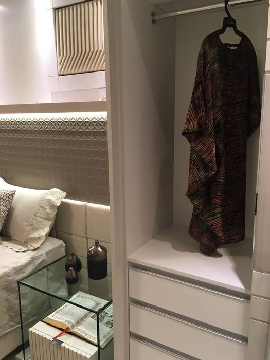 Quarto + closet na Praia da Costa, NW Arquitetura NW Arquitetura Modern style dressing rooms