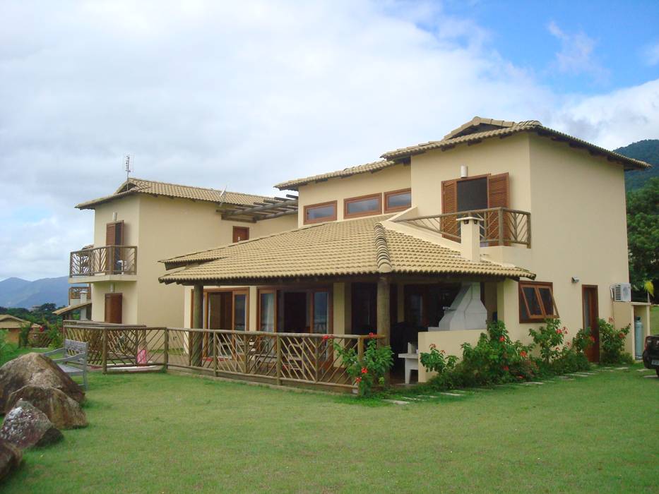 CONDOMÍNIO YACAMIM ILHABELA, ILHA ARQUITETURA ILHA ARQUITETURA Country style house