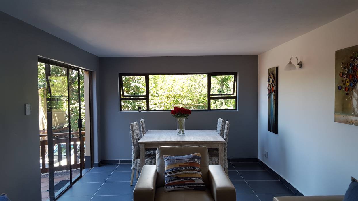 Relaxing area Mason West building Minimalist dining room Bricks