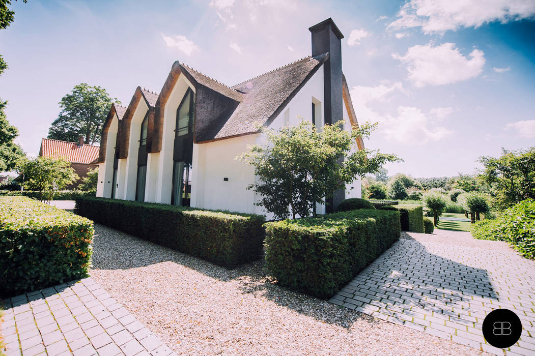 Tuinontwerp voortuin landelijke villa Buro Buitenom exterieurontwerpers Landelijke tuinen tuinontwerp,villa,voortuin