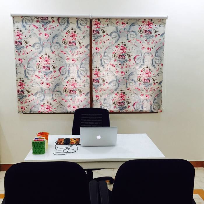 Design studio for a client, Sanchi Shah Sanchi Shah Modern study/office Desks