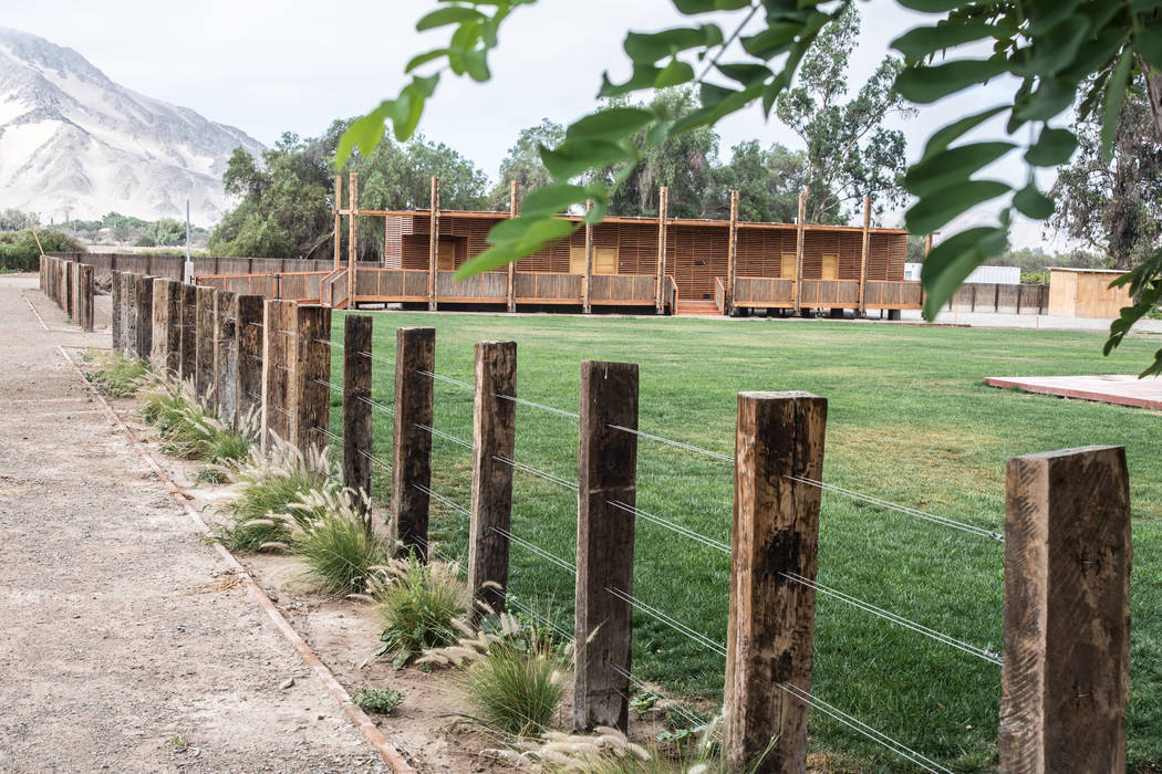 Centro de Eventos Parque Chamonate, Atacama, Chile , SINTESIS arquitecto & asociados SINTESIS arquitecto & asociados Espacios comerciales Salones de eventos