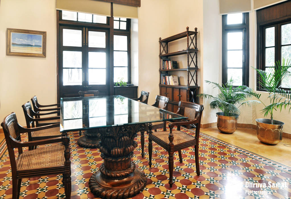 Office at Colaba, Dhruva Samal & Associates Dhruva Samal & Associates Powierzchnie handlowe Przestrzenie biurowe i magazynowe