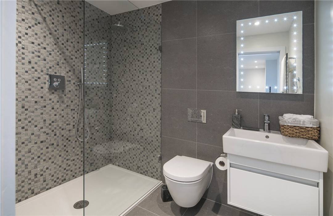 Wellington St Johns Wood NW1 APT Renovation Ltd Modern Bathroom house extension,house renovation