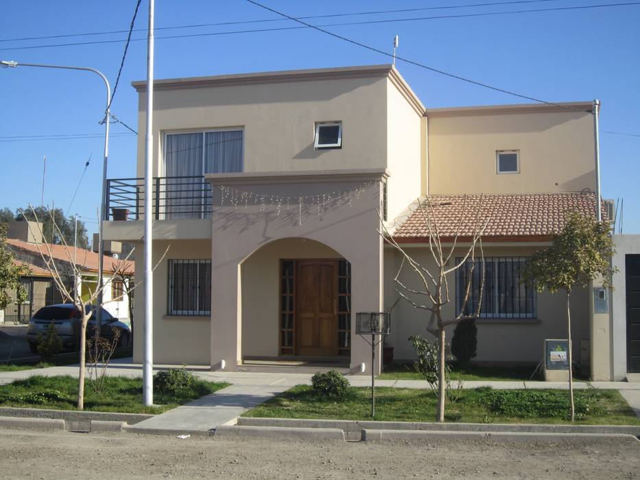 VIVIENDA RAYEN CURA, Arq. Leticia Gobbi & asociados Arq. Leticia Gobbi & asociados Rumah Klasik