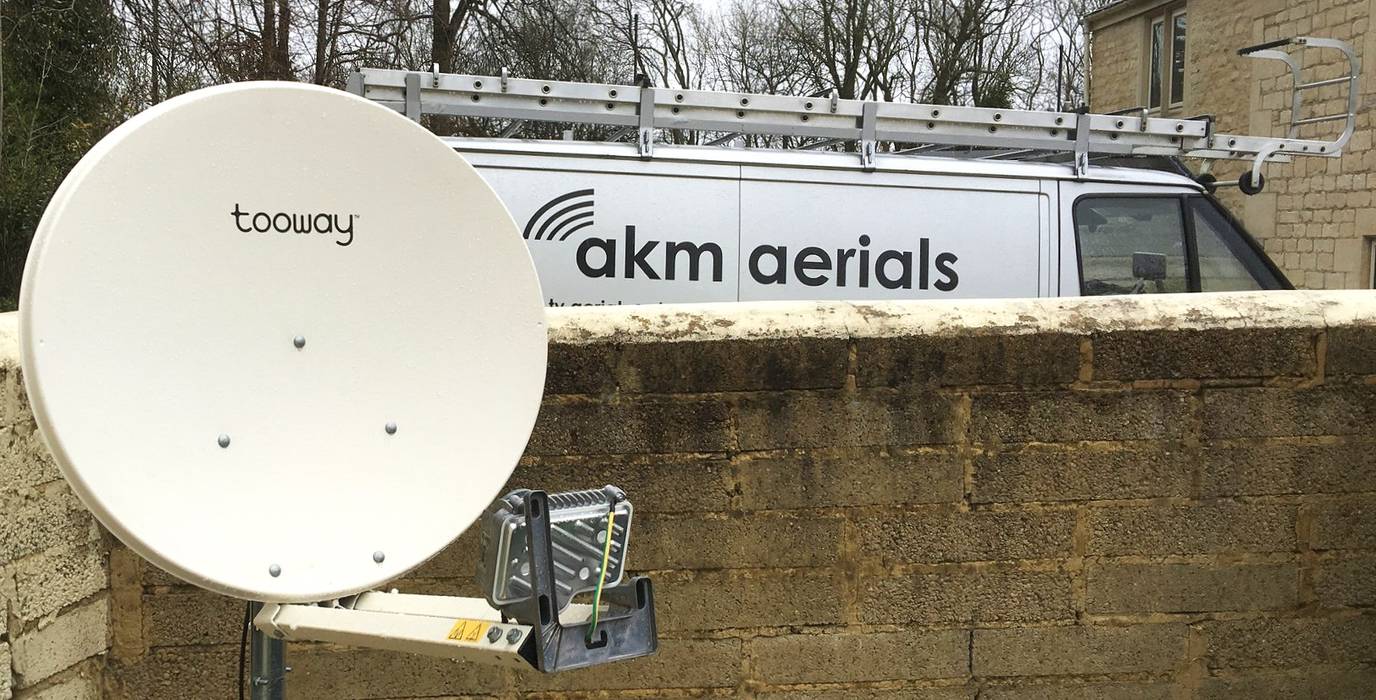 Satellite Broadband Lechlade, Lechlade Aerials Lechlade Aerials Ruang Keluarga Modern Metal