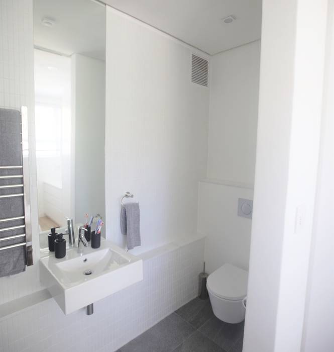 Mouille Point Apartment, Kunst Architecture & Interiors Kunst Architecture & Interiors Modern bathroom