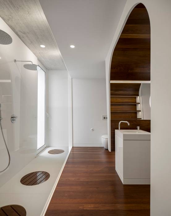 Contaminar Casal Claros Casas de banho minimalistas por CONTAMINAR Minimalista