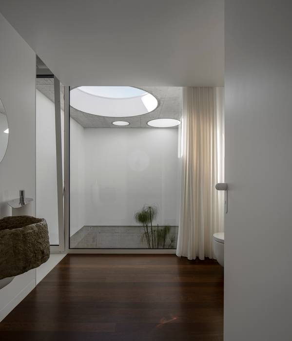 Contaminar Casal Claros Casas de banho minimalistas por CONTAMINAR Minimalista