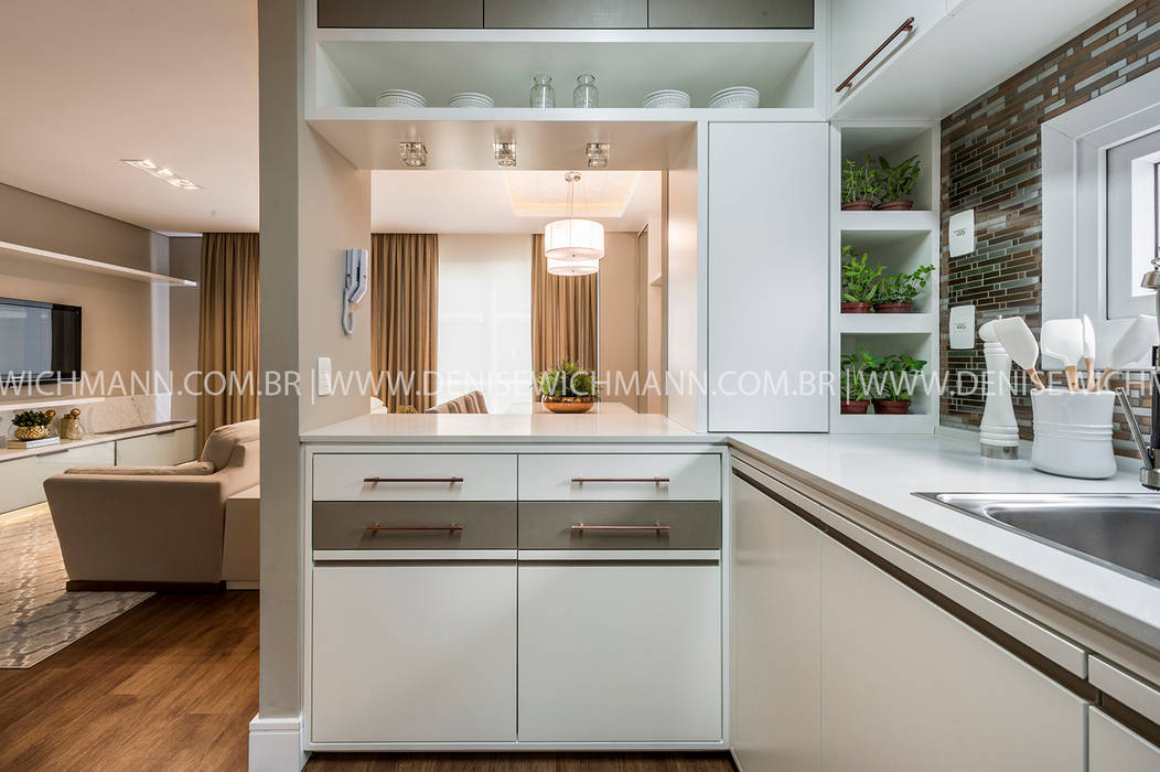 Modern kitchen by Treez Arquitetura+Engenharia Modern Quartz