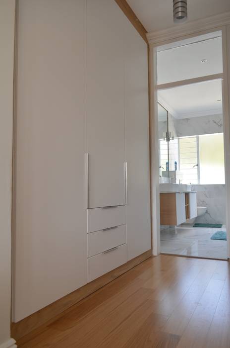 satin white doors + veneer wood Première Interior Designs Modern style bedroom Engineered Wood Transparent